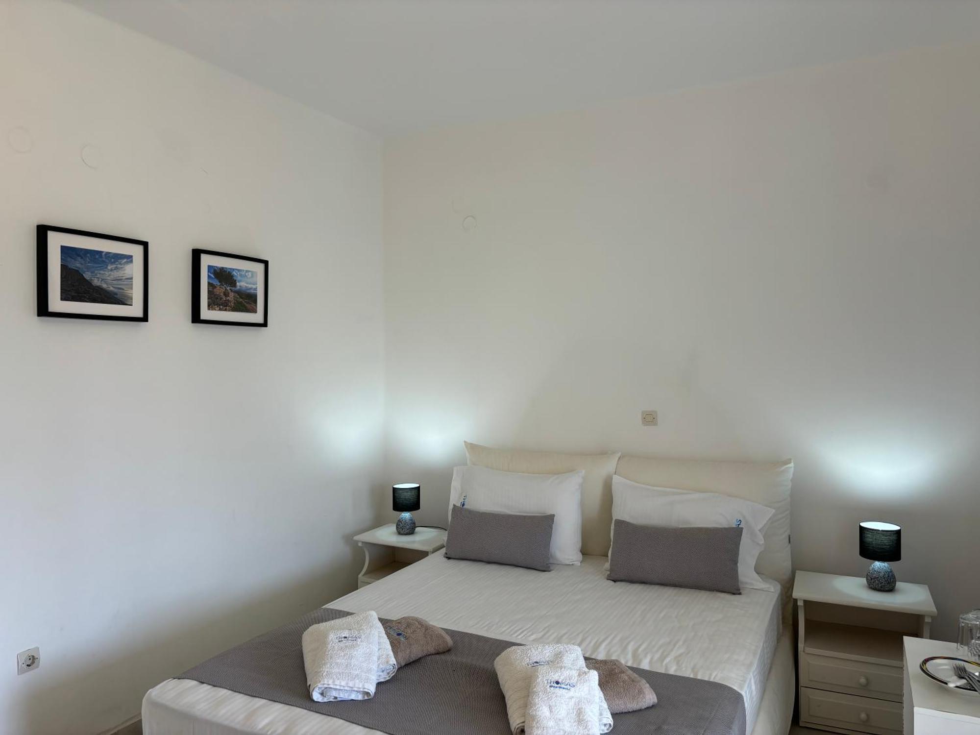 Thomas Apartments Katapola - Chora ภายนอก รูปภาพ
