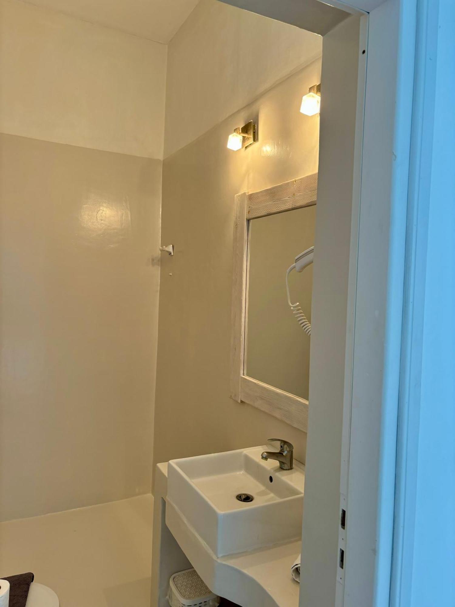 Thomas Apartments Katapola - Chora ภายนอก รูปภาพ