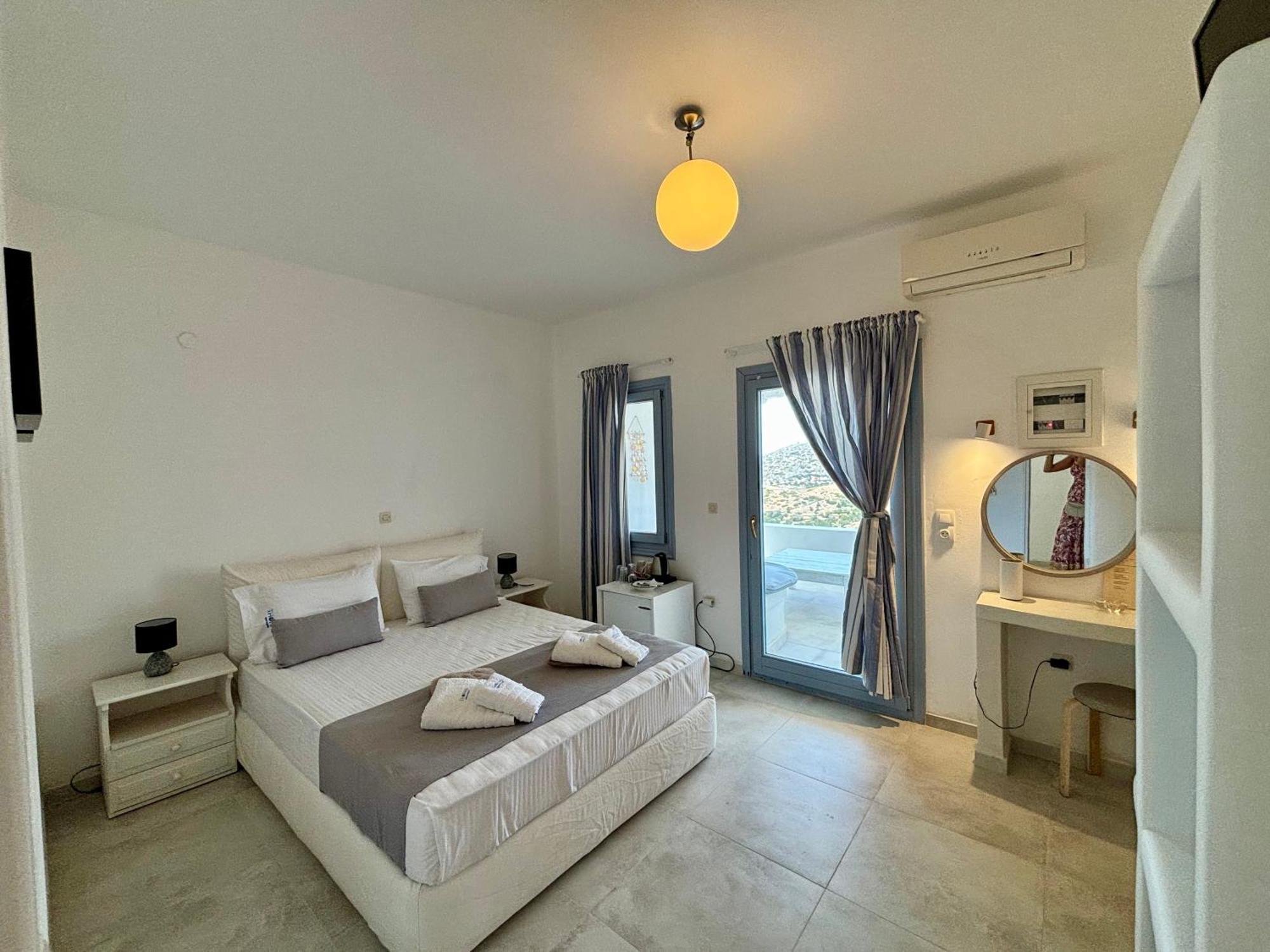 Thomas Apartments Katapola - Chora ภายนอก รูปภาพ