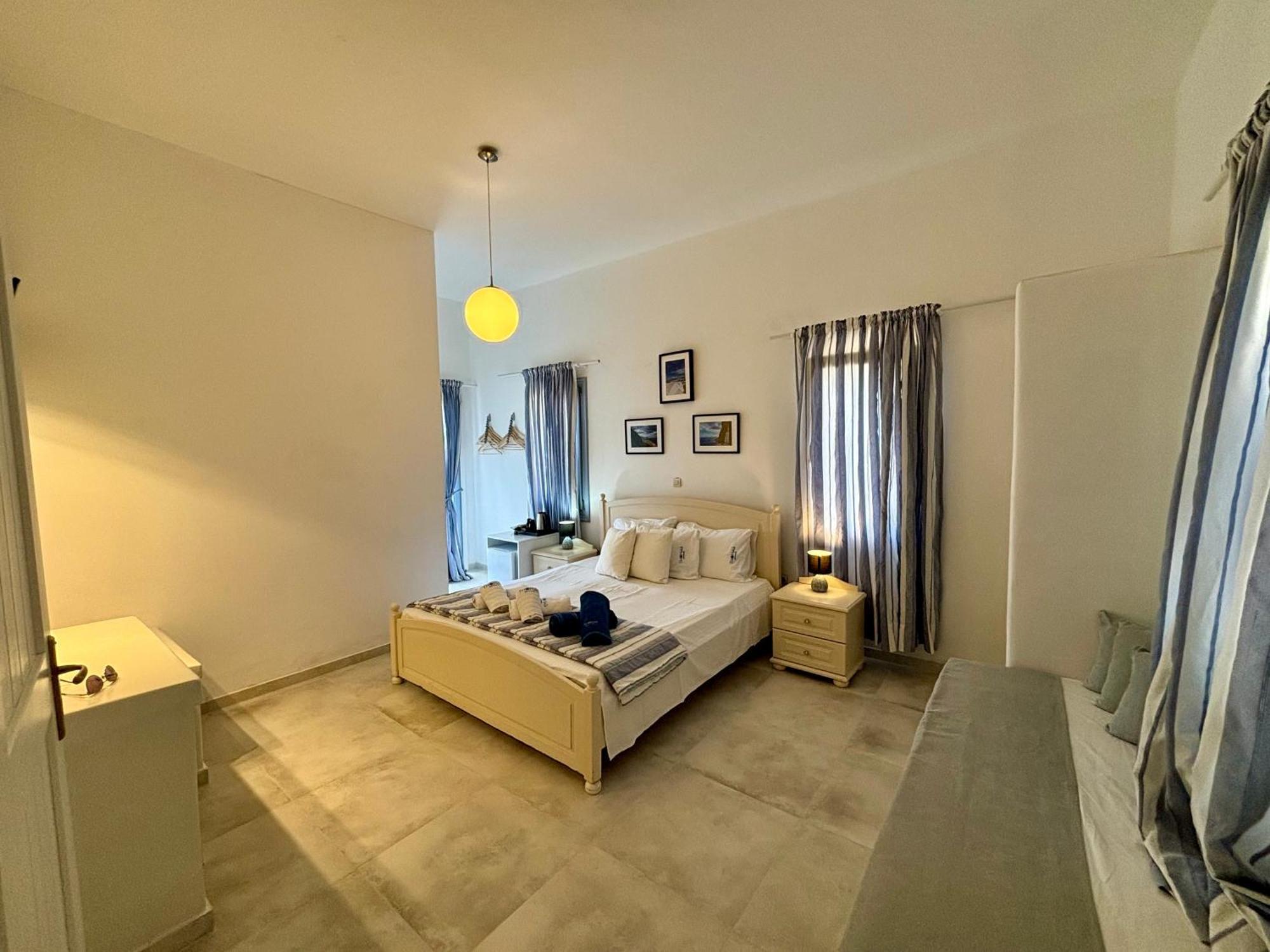 Thomas Apartments Katapola - Chora ภายนอก รูปภาพ