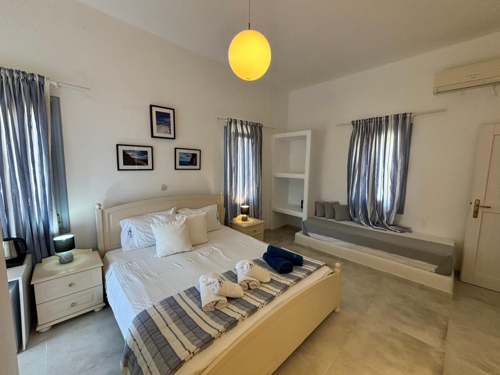 Thomas Apartments Katapola - Chora ภายนอก รูปภาพ